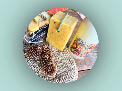 Bornholms Sæbesyderi - 3 stk lækker sæbe, badesæbe m/snor, shampoo samt en hamphandske.